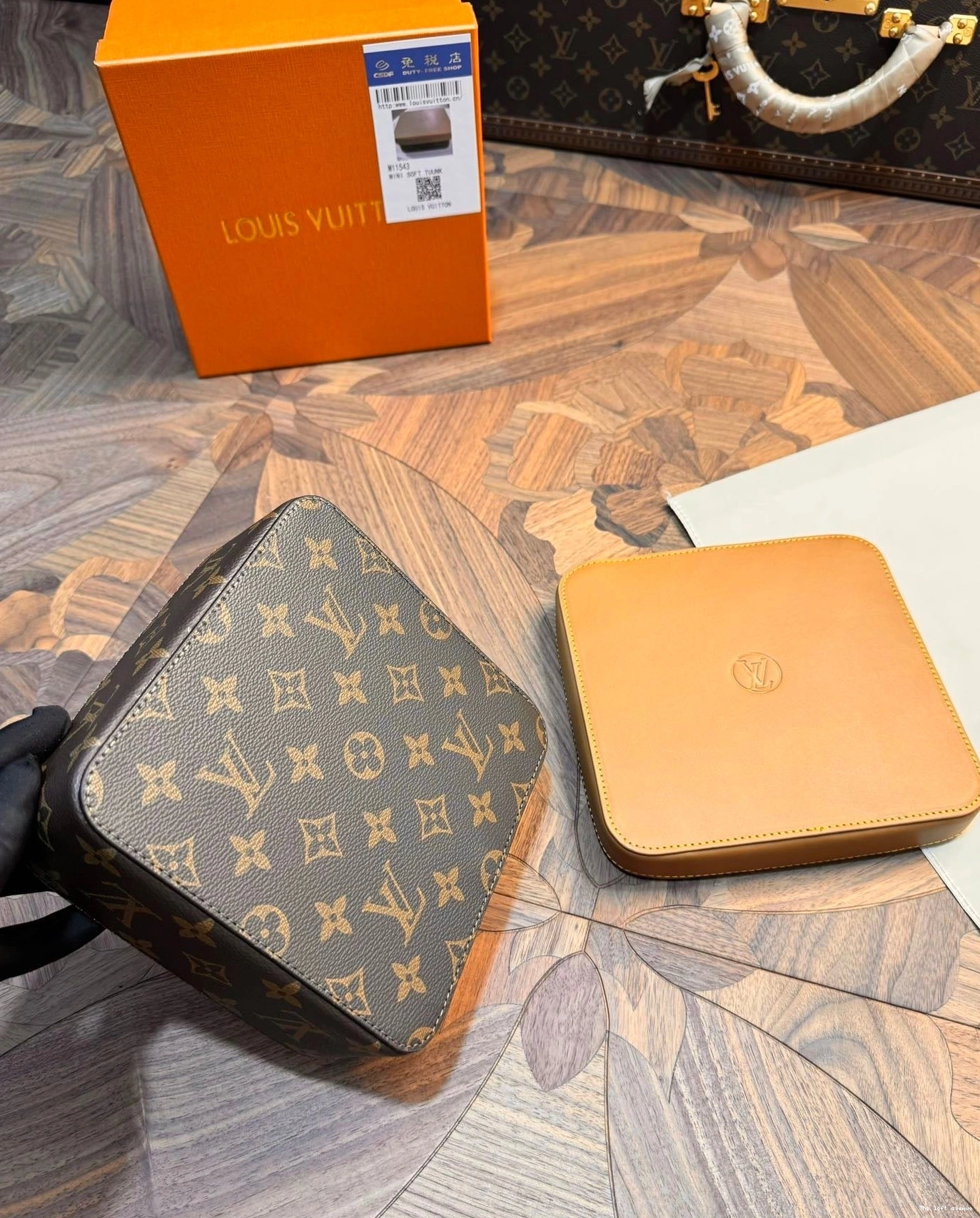 SQUARE JEWELRY BOX LV CUSTOM YELLOW 0815
